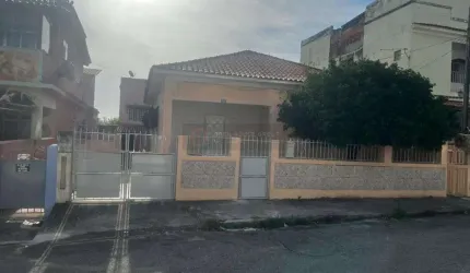 Excelente casa de 3 quartos na parada 40