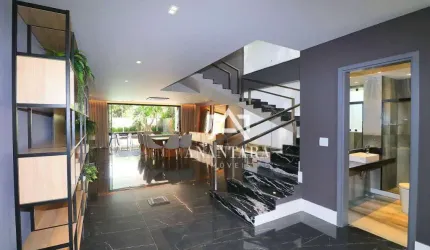 Casa no Alphaville com 4 suítes - Barra da Tijuca