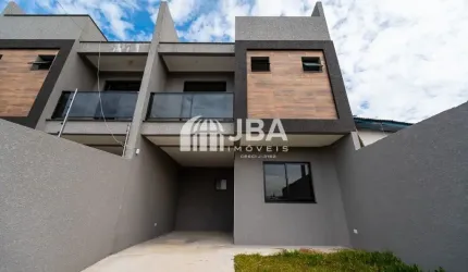 LINDO SOBRADO TRIPLEX, COM FINO ACABAMENTO.