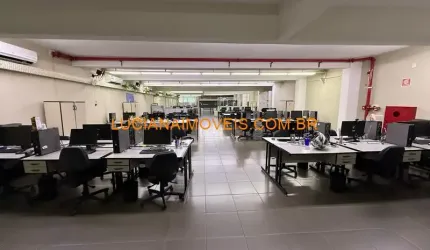 CONJUNTO COMERCIAL DE 900 M² NA VILA ROMANA