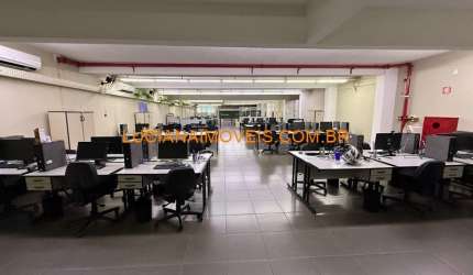 CONJUNTO COMERCIAL DE 900 M² NA VILA ROMANA