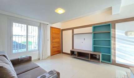 Casa com 2 quartos à venda na Rua Irmão Jaime Biazus, 231, Guarujá, Porto Alegre, 76 m2 por R$ 350.000