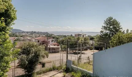 Casa com 3 quartos à venda na Avenida Leonardo Carlucci, 140, Espírito Santo, Porto Alegre, 250 m2 por R$ 550.000