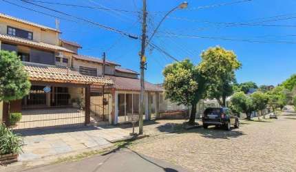 Casa com 3 quartos à venda na Rua Doutor Egydio Michaelsen, 62, Cavalhada, Porto Alegre, 198 m2 por R$ 680.000