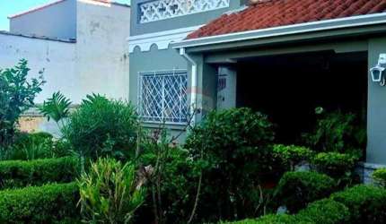 Casa Sobrado - Venda com 3 Quartos e 2 banheiros, Quintal, Garagem 5 Carros 193 m²