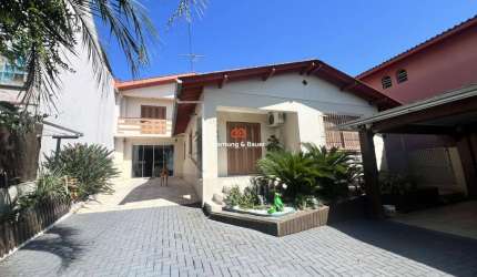 Casa com piscina  e três dormitórios à venda em Novo Hamburgo no bairro Ideal