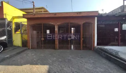 Vende-se Casa com 04 Dormitórios, 02 Vagas de Garagem em Taboão Diadema