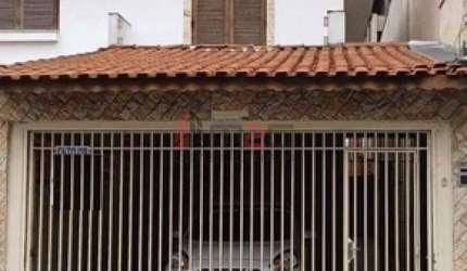 Sobrado impecável no Alto da Lapa com quintal, piscina e churrasqueira.