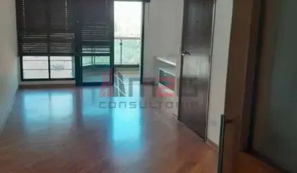 Vende-se apartamento no Sumaré, 3 dormitórios (1 suíte).
