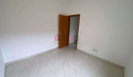 Quarto, cozinha e banheiro no Jaraguá