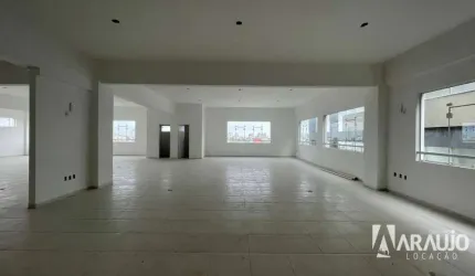 Sala comercial no centro de Navegantes em localização estratégica