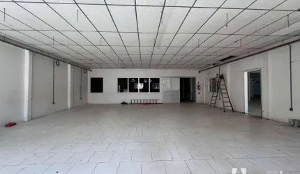 Prédio comercial com 3100m² no bairro Vila Operária - Itajaí/SC