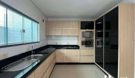 Sobrado semimobiliado no bairro Dom Bosco - Itajaí/SC