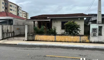 Casa com quintal amplo para locação em Cordeiros - Itajaí/SC