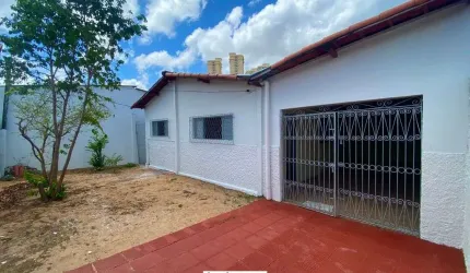 Casa em candelaria com 3 quartos sendo 1 suite, sala, garagem, nascente, segura.