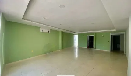 Prédio comercial com 527,68m2 privativos. Recepcao, salas, banheiros, piscina.