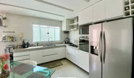 Casa á venda no Emaús Sala, cozinha 3 suítes, escritório, 3 vs, gourmet, piscina