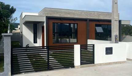 Casa térrea à venda , 3 dormitórios , 1 vaga, São João do Rio Vermelho R$795.000,00