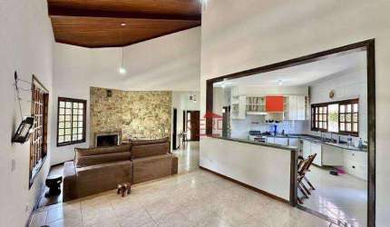 Casa 80% térrea no Condomínio Vila Velha – 3 suítes, 8 vagas, lote 1.546m² plano – Carapicuíba/SP
