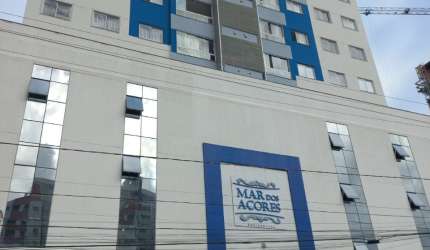 Apartamento com 3 dormitórios, sendo 1 suíte. Centro.