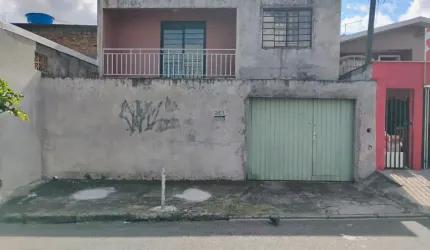 Sobrado com 4 dormitórios em Curitiba!