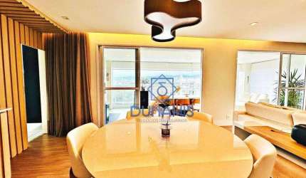 Maravilhoso Apartamento na Praia da Enseada, com uma maravilhosa vista para o mar e montanha.