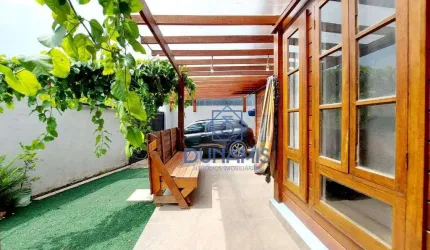 Casa luxuosa com localização privilegiada à venda no Jardim Guaiuba