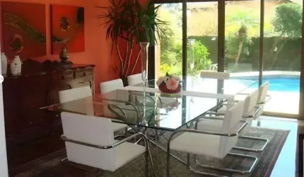 Venha desfrutar do melhor em Tamboré 1, casa com potencial para reforma