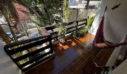 Casa à Venda no Km 18 em Osasco-SP: Amplo imóvel com 3 quartos, 2 suítes, 3 banheiros e 3 vagas de garagem!