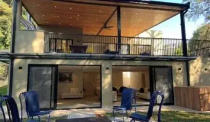 Casa de Condomínio de Luxo em Atibaia-SP: 6 quartos, 6 suítes, 3 salas, 8 banheiros, 6 vagas de garagem, 405m² de área. Venda ou locação.