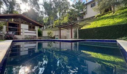 Casa à Venda em Cotia - Condomínio Paisagem Renoir 2