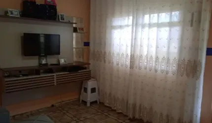 Casa térrea com otimo acabamento, com quintal grande