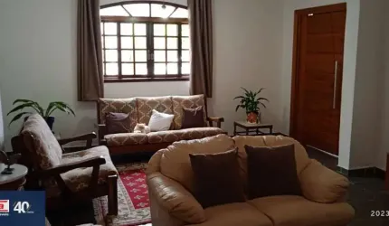 Sobrado no Parque Renato Maia, com 5 quartos, sendo 3 suites e 3 vagas de garagem!