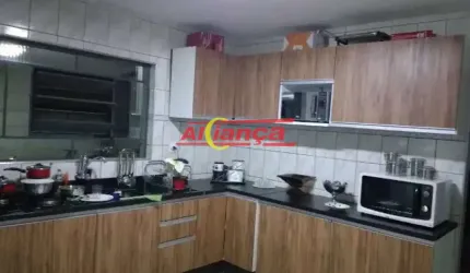 CASA NO JARDIM ADRIANA, COM ÓTIMO ACABAMENTO