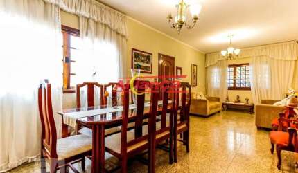 Sobrado de 260m² com 4 dormitórios na Vila Nova Mazzei