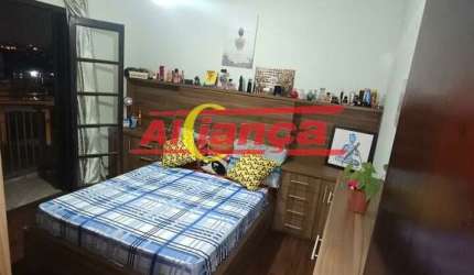 Sobrado Com Três Dormitórios Na Vila Galvão