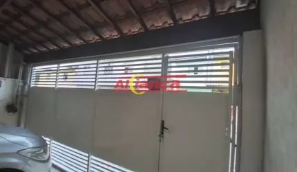 CASA TERREA COM EDICULA