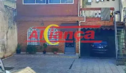 Casa de 3 dormitórios À venda na Vila Barros