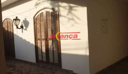 Casa com 3 dormitórios bem localizada em Guarulhos