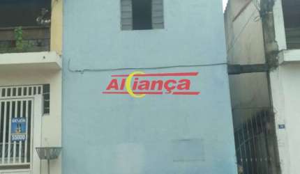 CASA  COM 5PEQUENAS PARA LOCAÇÃO