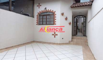 Sobrado com 03 dorm, suite, 02 vagas Proximo ao Shopping Maia