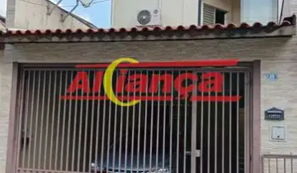 Lindo sobrado com 3 quartos, sendo 1 suíte, 1 banheiro, 2 lavabos, 2 vagas de garagem e área gourmet