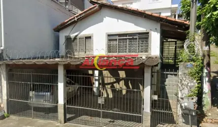 Excelente casa para reforma ou demolição, ótima localização com toda a infraestrutura .