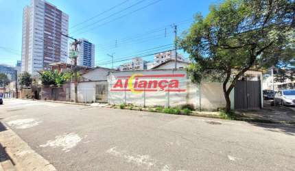 Terreno com casas para renda  ou demolição.