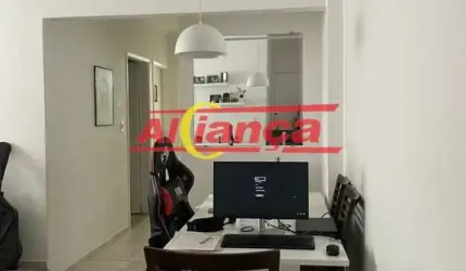 apartamento no Parque Novo Mundo, todo reformado com piso em porcelanato.