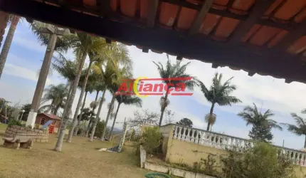 Chácara com 8 dormitórios, 6 suítes, 8 vagas, piscinas, salões, campo, pomar e estrutura completa.