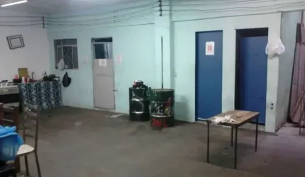 Ótima localização, dois salões, um em cima e o outro em baixo, próximo ao centro e demais rodovias.