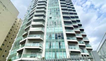 Apartamento super espaçoso com 3 quartos - Centro