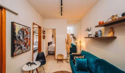 Apartamento de dois quartos localizado no  Centro.