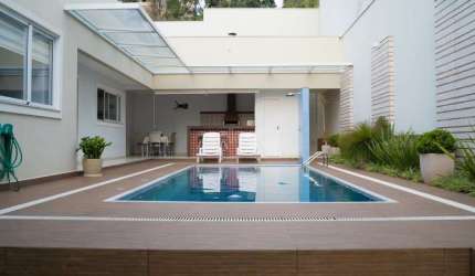 Linda Casa de 4 suites no Bairro Quintas da Avenida